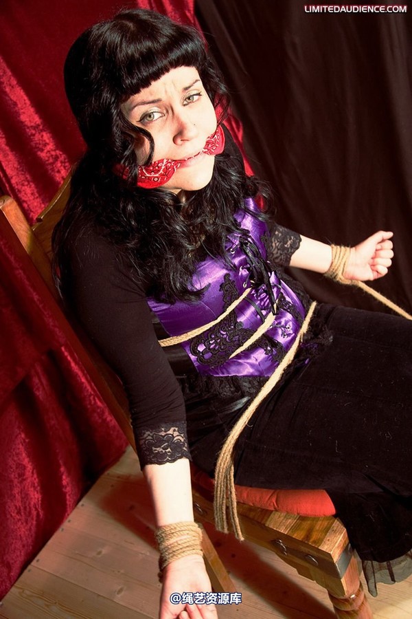 limitedaudience - 2009 veriddian mistaken identity 第 17 张图片