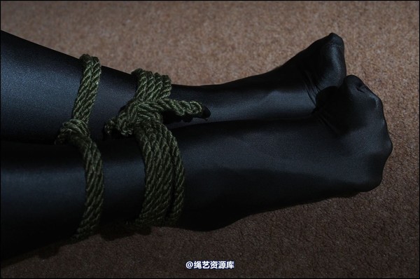 simplytied - Cassie in more black tights 第 27 张图片