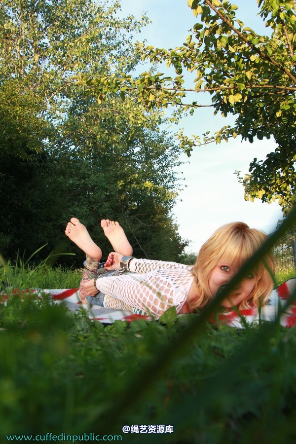 girlsinsteel - Hogtied in the sun 第 31 张图片