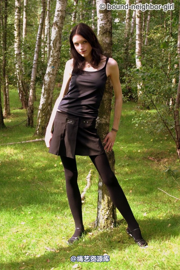 bound-neighbor-girl - Tanja - Tied up in the forest 1 第 5 张图片