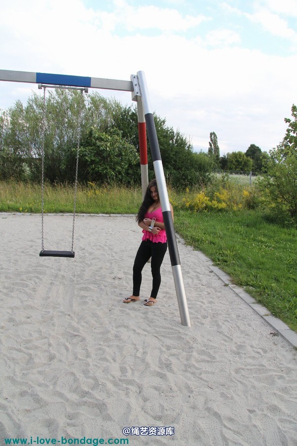 girlsinsteel - Cuffed at the playground(1) 第 41 张图片