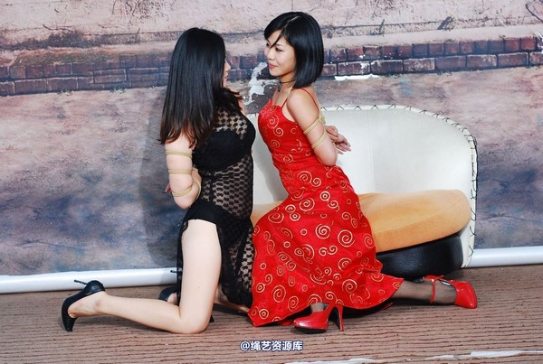唯美之家 - 美女双缚 第 66 张图片
