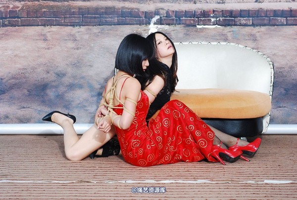 唯美之家 - 美女双缚 第 92 张图片
