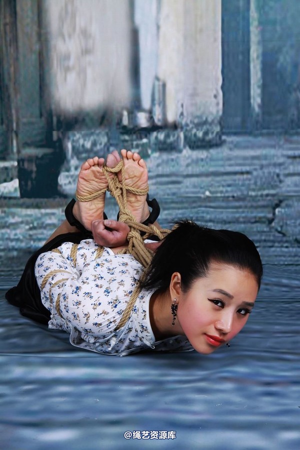神艺缘 - 227-古朴老街上的少女 第 33 张图片