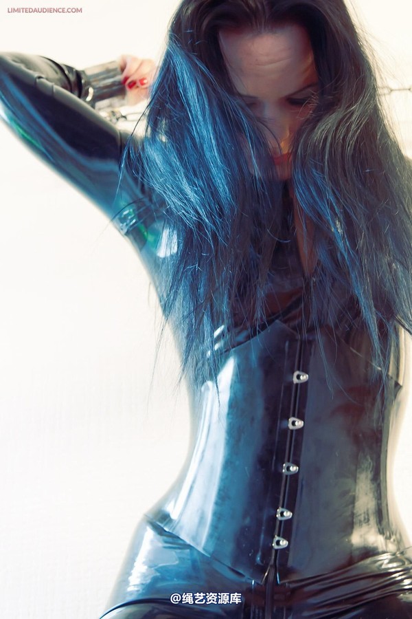 limitedaudience - 2013 rebekka raynor chained in catsuit 第 33 张图片