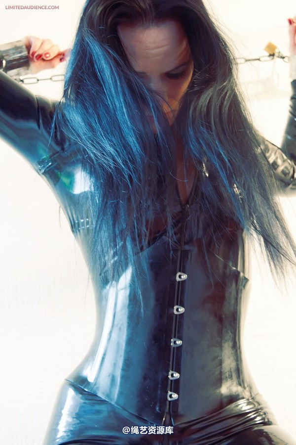 limitedaudience - 2013 rebekka raynor chained in catsuit 第 31 张图片