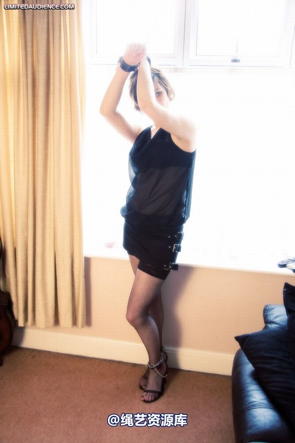 limitedaudience - 2009 ellie west shackled by the window 2 第 2 张图片