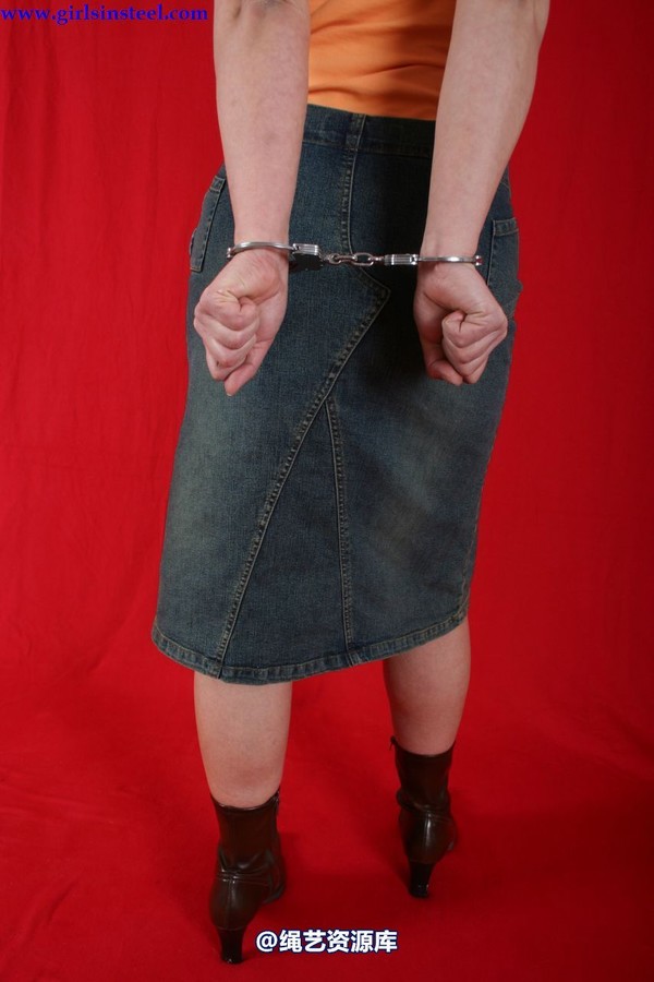 girlsinsteel - Anita handcuffed 第 47 张图片
