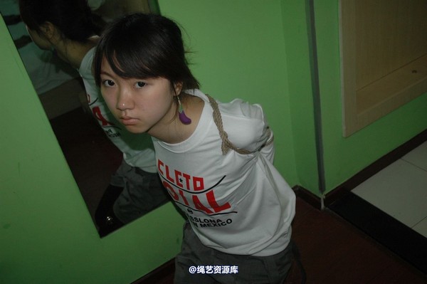 唯美之家 - 2010-10-22冉冉学生制服 第 12 张图片