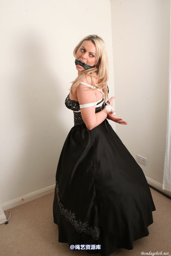 bondagebob - Izzy Ball Gown 第 45 张图片