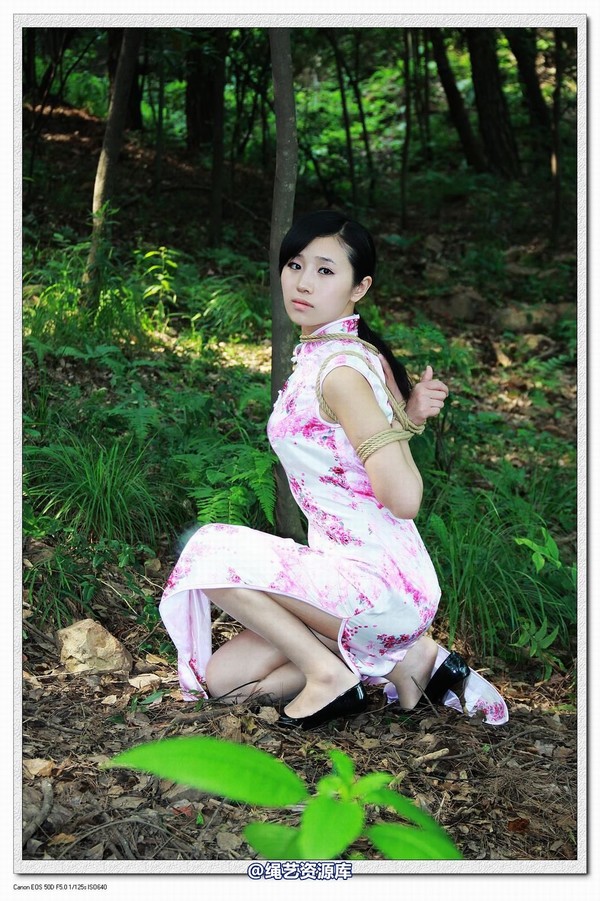 神艺缘 - 293-树林里的旗袍少女 第 20 张图片