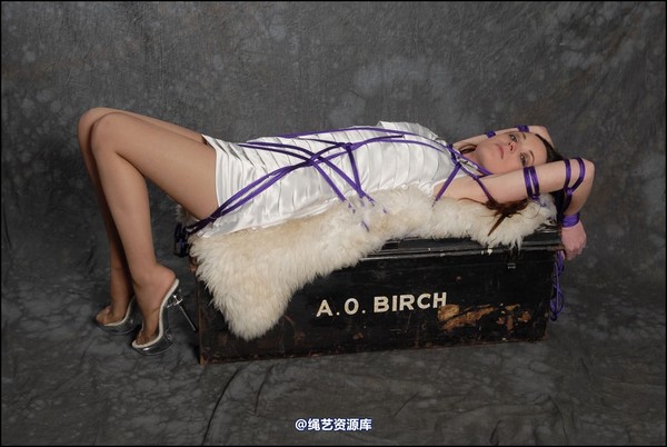 simplytied - Jinx tied to trunk 第 13 张图片