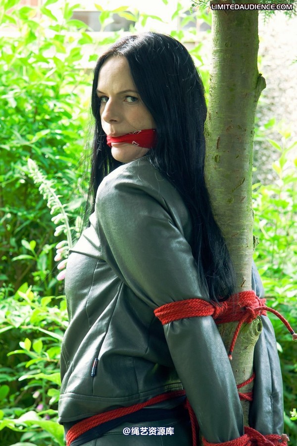 limitedaudience - 2011 rebekka raynor one with the tree 2 第 10 张图片