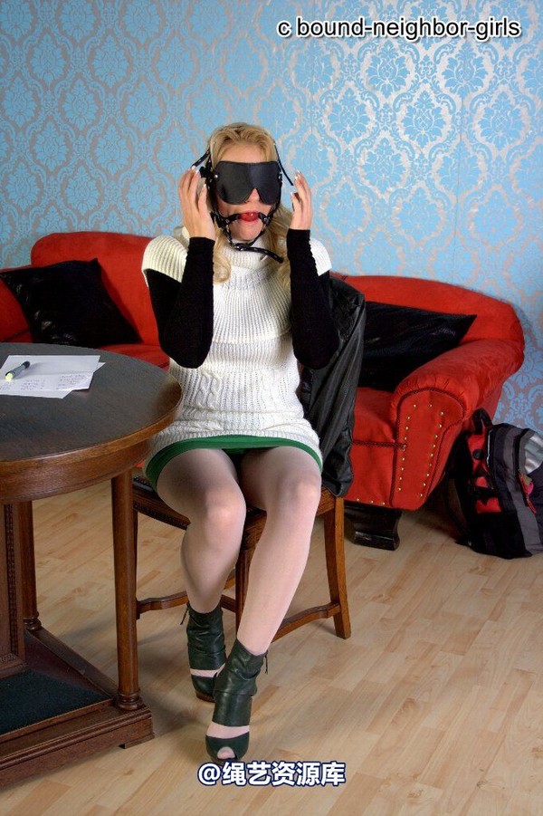 bound-neighbor-girl - Julia as a gag tester 第 24 张图片