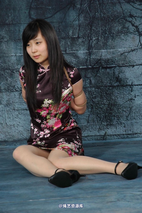 唯美之家 - 婉儿黑旗袍 第 41 张图片