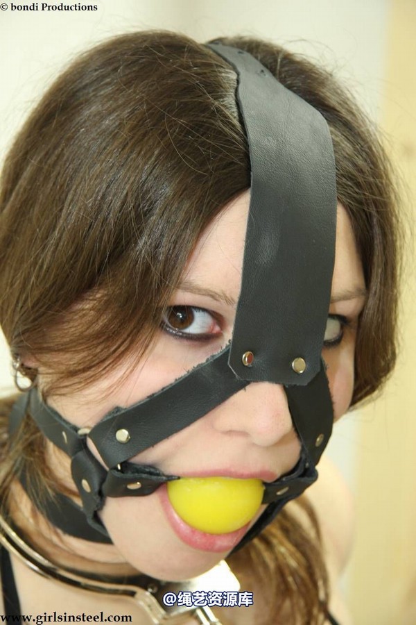 girlsinsteel - Bondage lover Kelly handcuffed 第 102 张图片