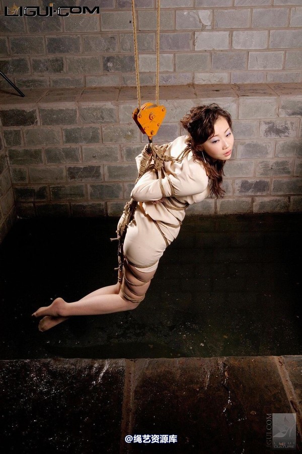 丽柜美束 - 2008-11-07 露露 3 第 1 张图片