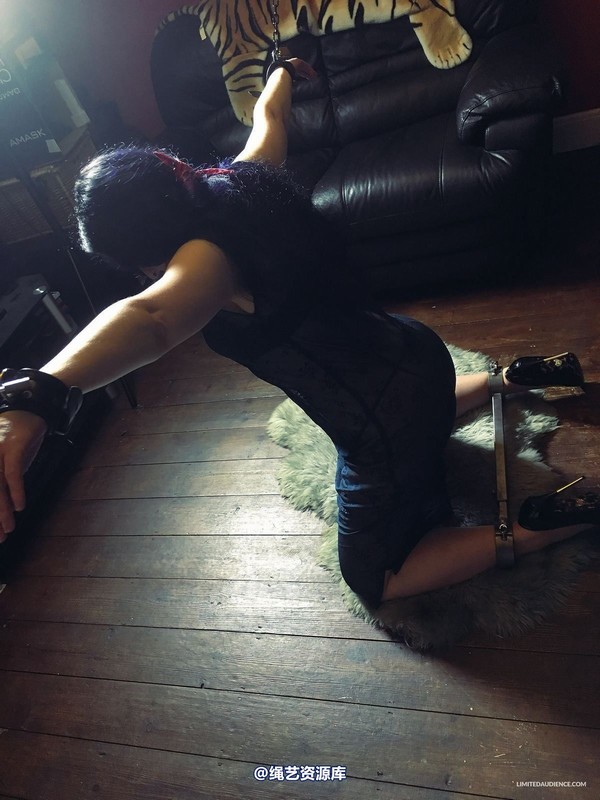 limitedaudience - 2015 caroline pierce spread and kneeling 第 33 张图片