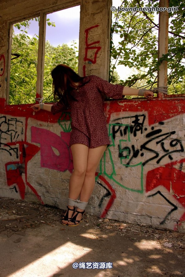 bound-neighbor-girl - Jasmin - bondage in the ruins 1 第 10 张图片