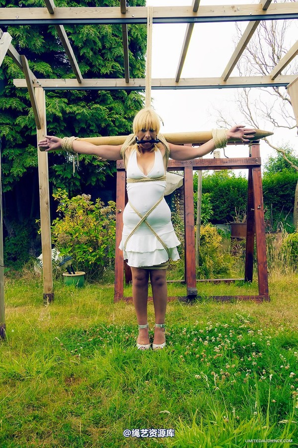 limitedaudience - 2013 kimmy louise tethered torment 第 12 张图片
