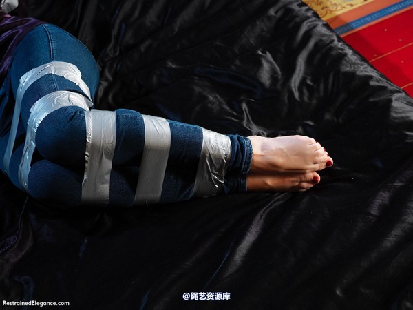 restrainedelegance - Girl Detective Taped Up Tight 第 19 张图片