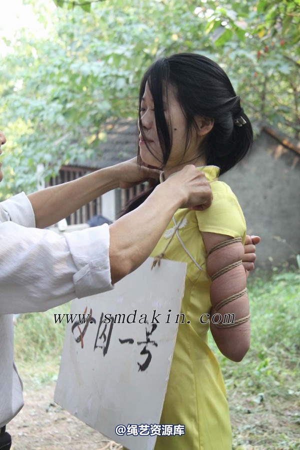 锐度主张 - 第六届锦绣江南-黄旗袍五花挂牌模特：玲玲 第 61 张图片