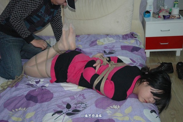 唯美之家 - 2010-12-29雪儿挣扎逃脱。 第 86 张图片