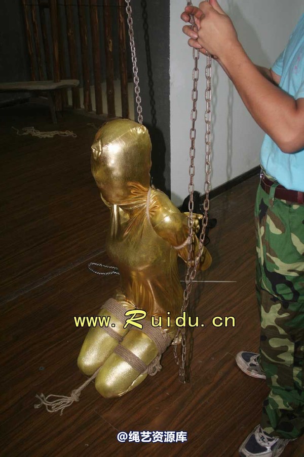 锐度主张 - 20070921第34期 影片胶衣紧缚悬吊图片 第 97 张图片