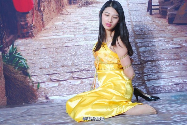 唯美之家 - 新模萧萧黄礼服 第 76 张图片