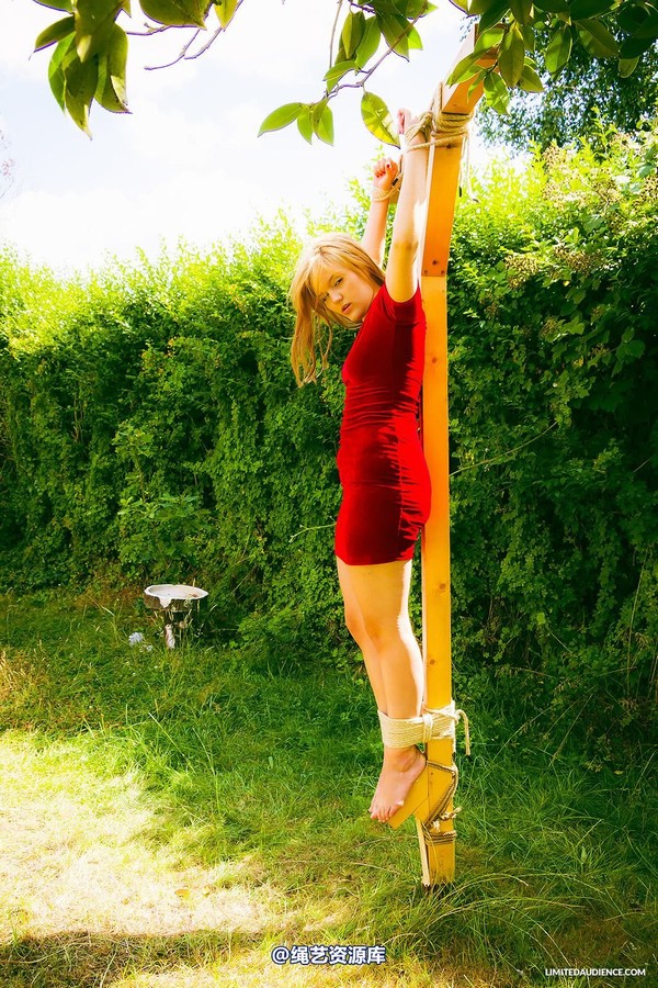 limitedaudience - 2014 bryony fuller alone on the cross 3 第 19 张图片