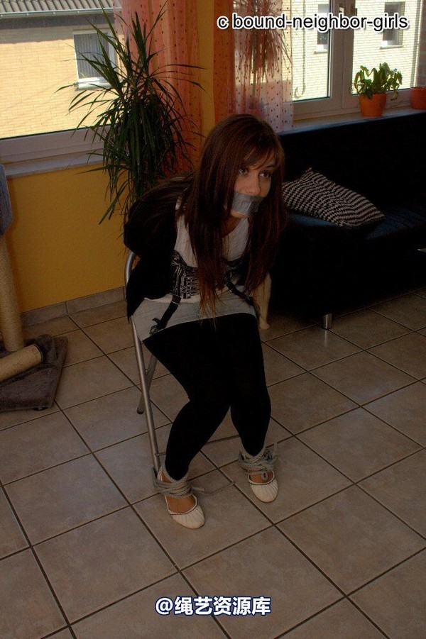 bound-neighbor-girl - Marenka + Vera - Girlfriends part 1 第 23 张图片