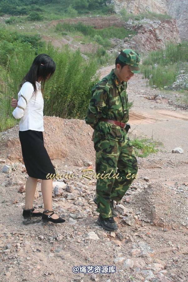 锐度主张 - 20071125第44期 宝宝室外捆绑图，有押解 第 21 张图片