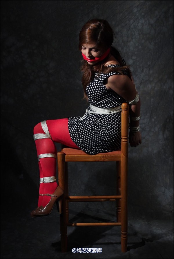 simplytied - She wanted to wear red tights 第 26 张图片