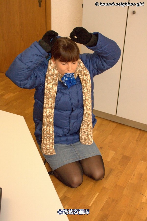 bound-neighbor-girl - Susan - Tied up in winter clothes 1 第 5 张图片
