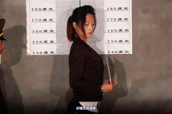 mj影视 - 倾心罪恶红唇1 第 332 张图片