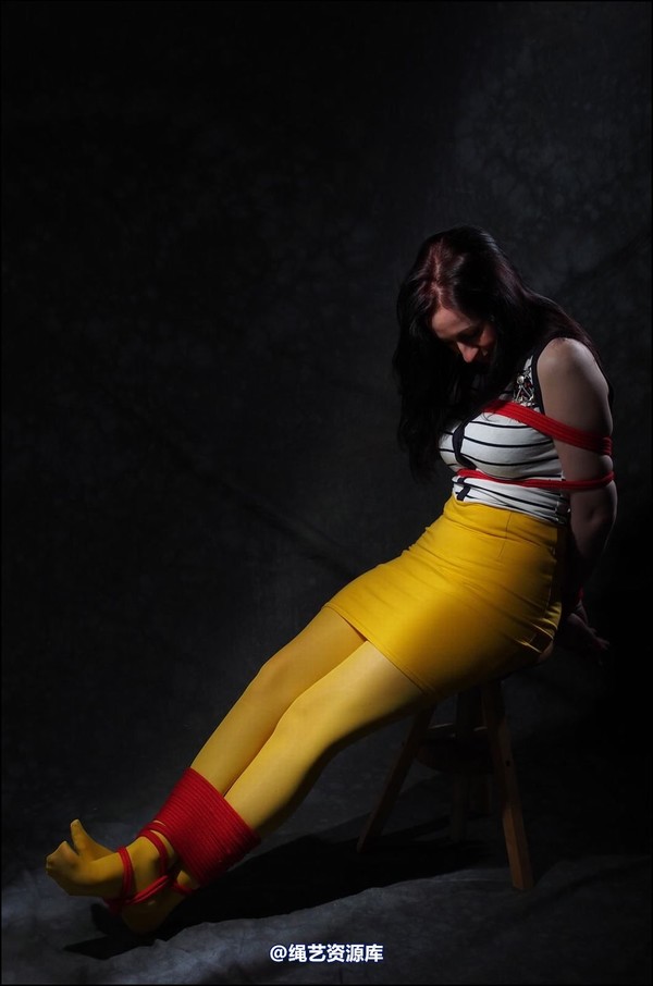 simplytied - Yellow tights red rope 第 28 张图片