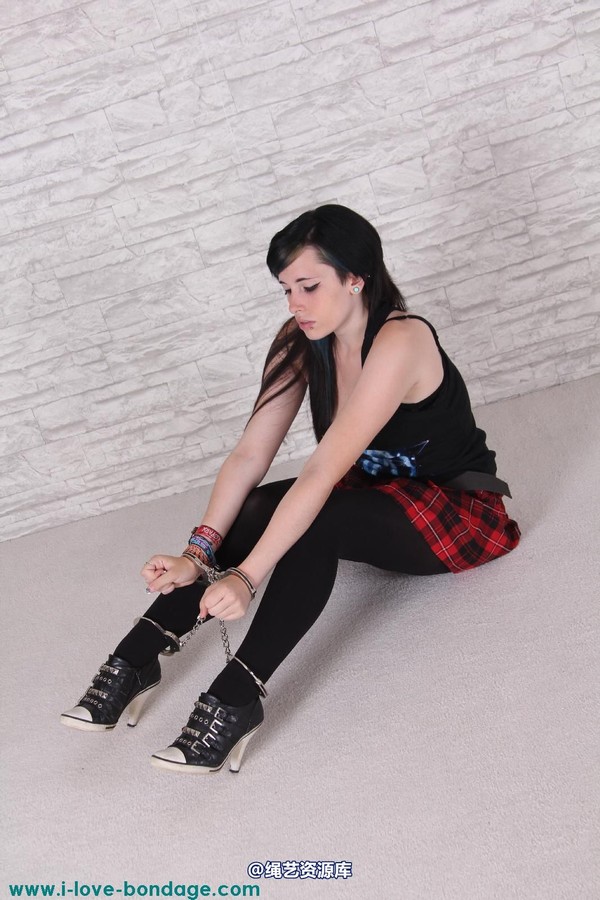 girlsinsteel - First time hogtied 第 11 张图片