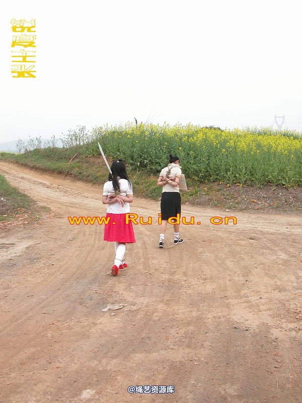 锐度主张 - 婷婷和寒冰走在乡间小路上 第 2 张图片