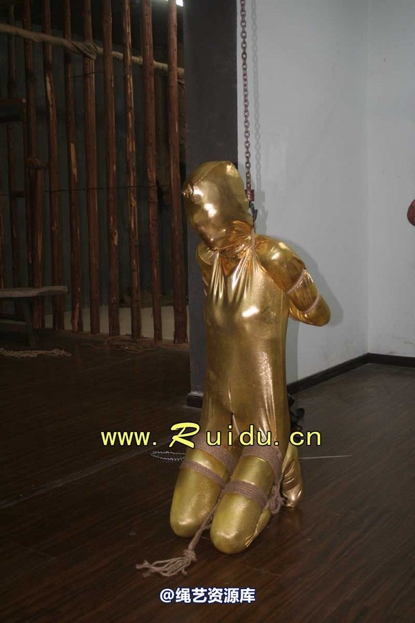 锐度主张 - 20070921第34期 影片胶衣紧缚悬吊图片 第 54 张图片