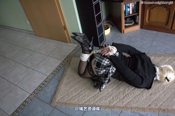 bound-neighbor-girl - Elena - robbery in the apartment 第 35 张图片
