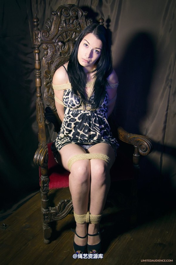 limitedaudience - 2013 stacey von tied on throne 2 第 9 张图片