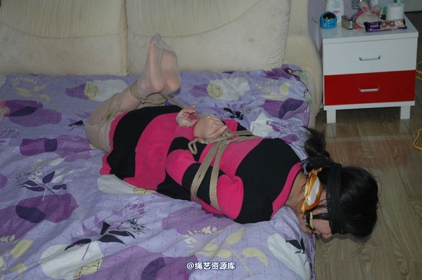 唯美之家 - 2010-12-29雪儿挣扎逃脱。 第 19 张图片