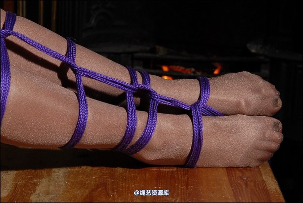 simplytied - Carla with very blue hair 第 28 张图片