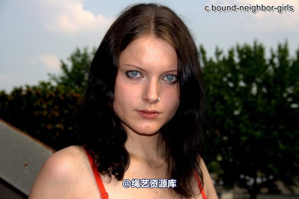 bound-neighbor-girl - Tanja sunbathing 第 8 张图片