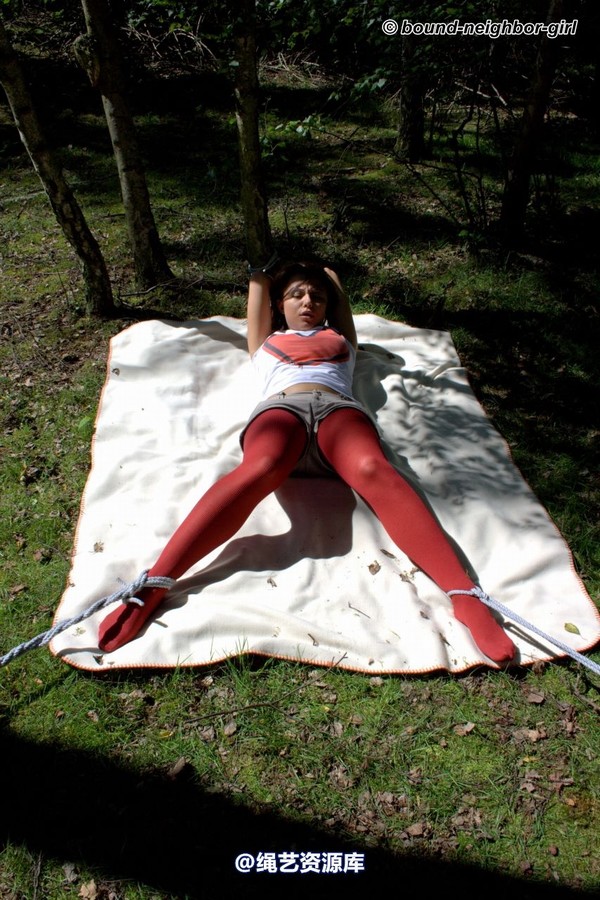 bound-neighbor-girl - Guest Helena - Tied up in the forest Part 2 第 18 张图片