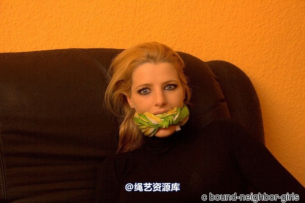 bound-neighbor-girl - Sandy surprised at home Part 1 第 6 张图片