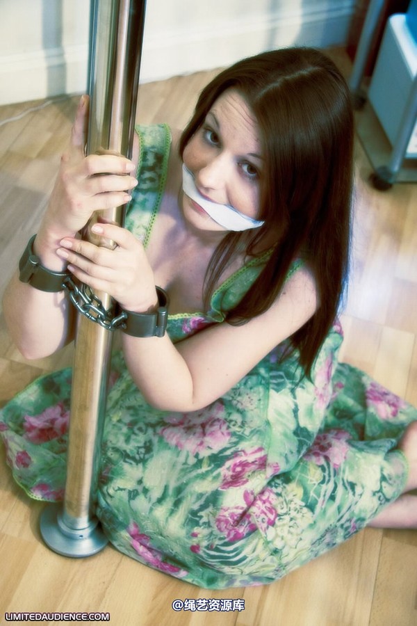 limitedaudience - 2009 sapphire manacled at home 第 9 张图片