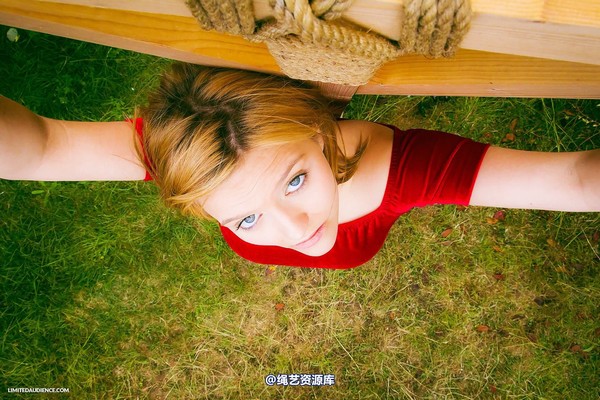 limitedaudience - 2014 bryony fuller alone on the cross 第 29 张图片