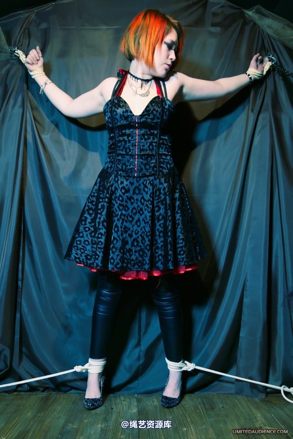 limitedaudience - 2012 beckykat six tied and chained 2 第 8 张图片
