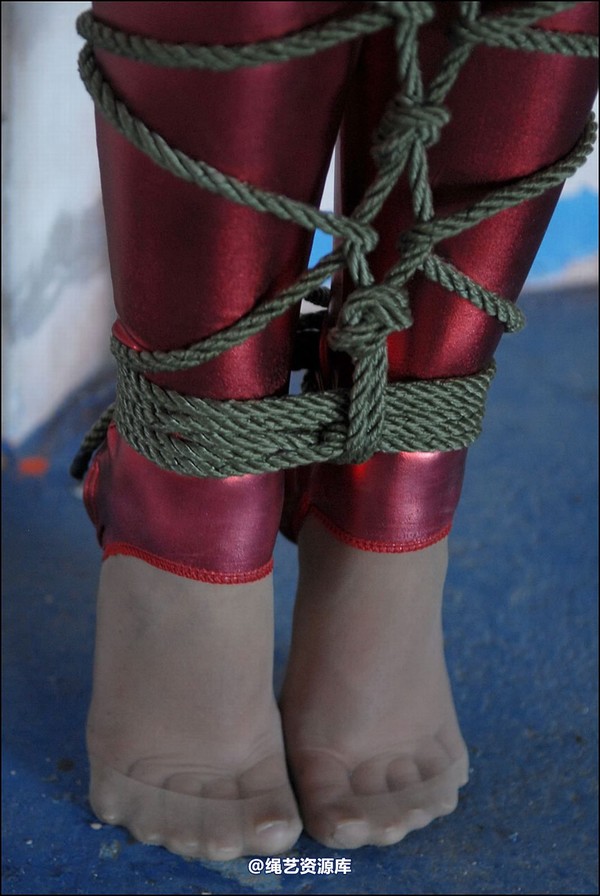 simplytied - Shiny Red on Spain 2 第 24 张图片